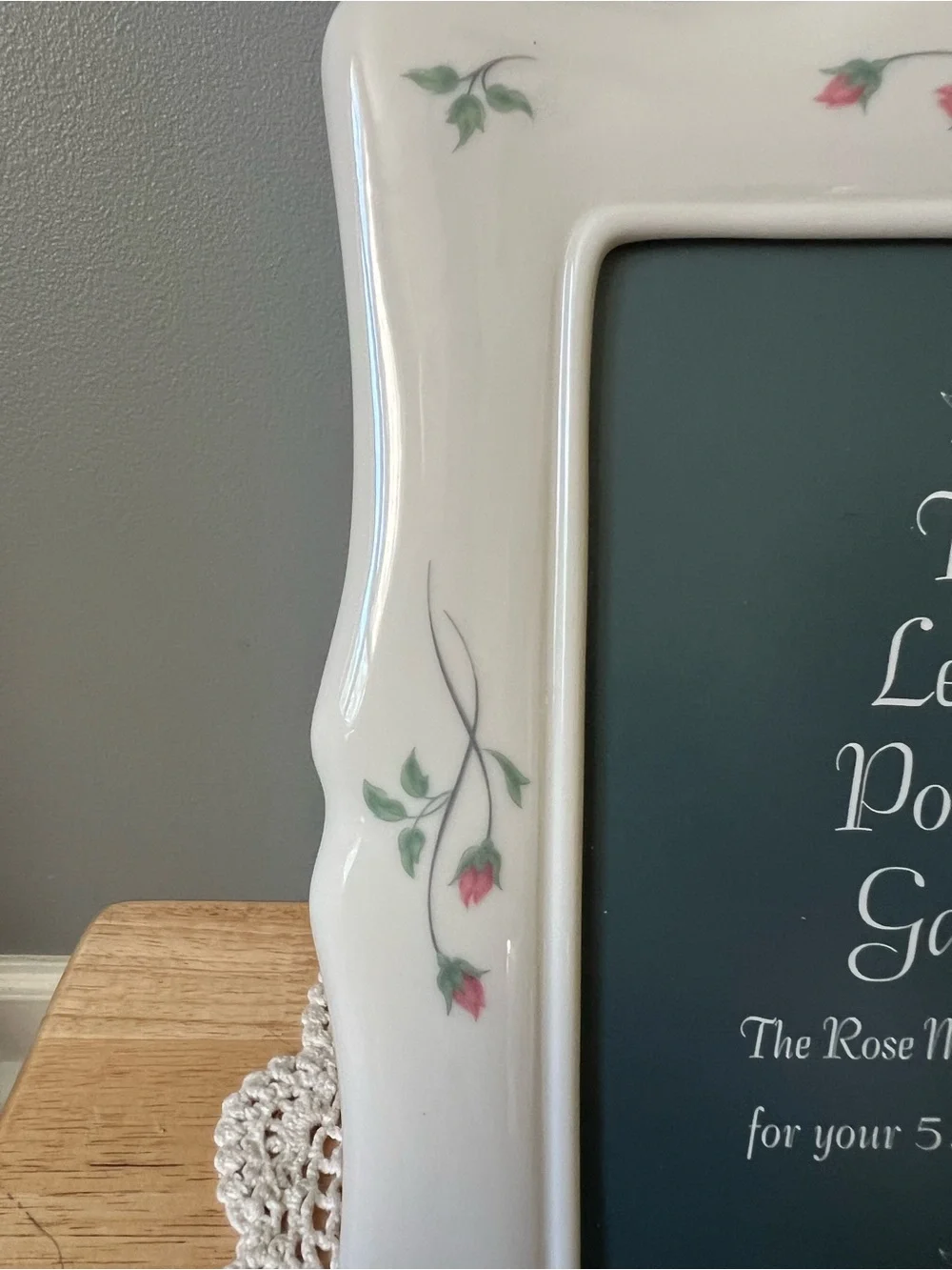 Lenox Rose Manor Ceramic 5x7 Picture Frame in Cream with Pink Rose Accents NOS